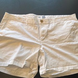 White Old Navy shorts! Size 20